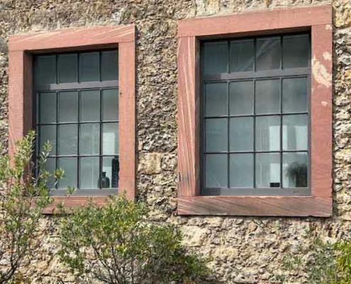 Stahlfenster mit Sprossen Industriedesign im Bereich Denkmalschutz